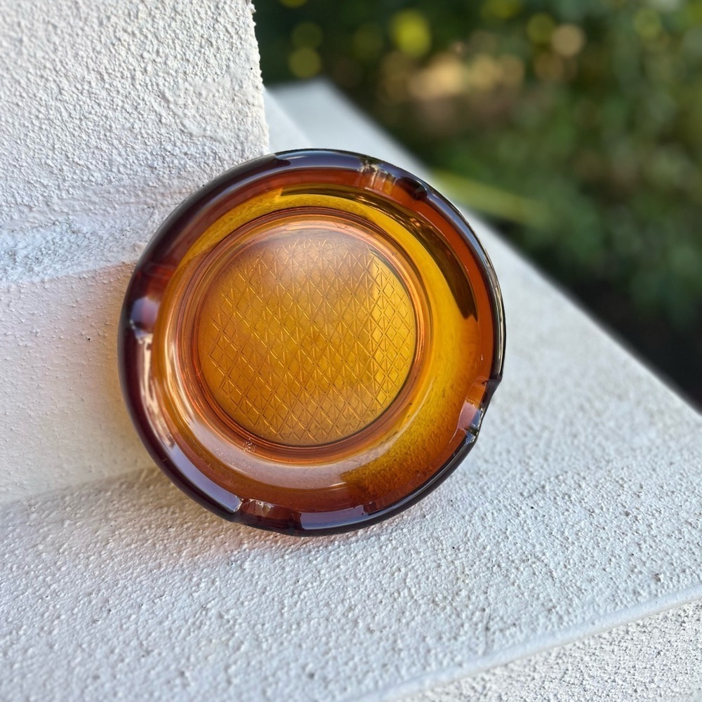 VTG 1960-70s Mid-Century Modern Amber Heavy Glass Ashtray Round 6" Cigars Prop